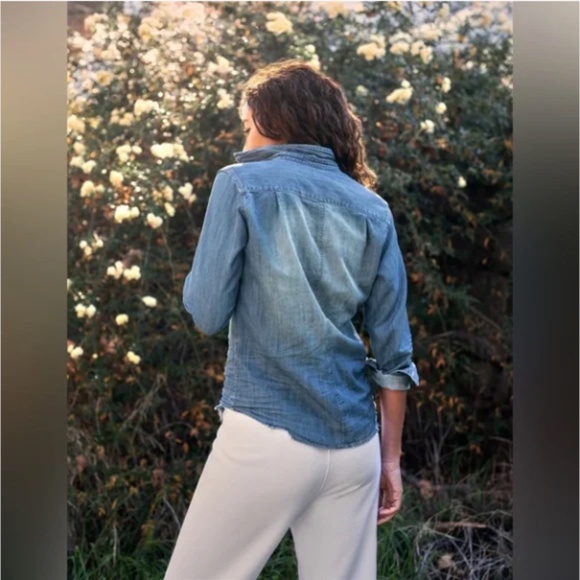 Frank & Eileen Barry Famous Denim Shirt Distressed Vintage Wash S - Picture 2 of 9